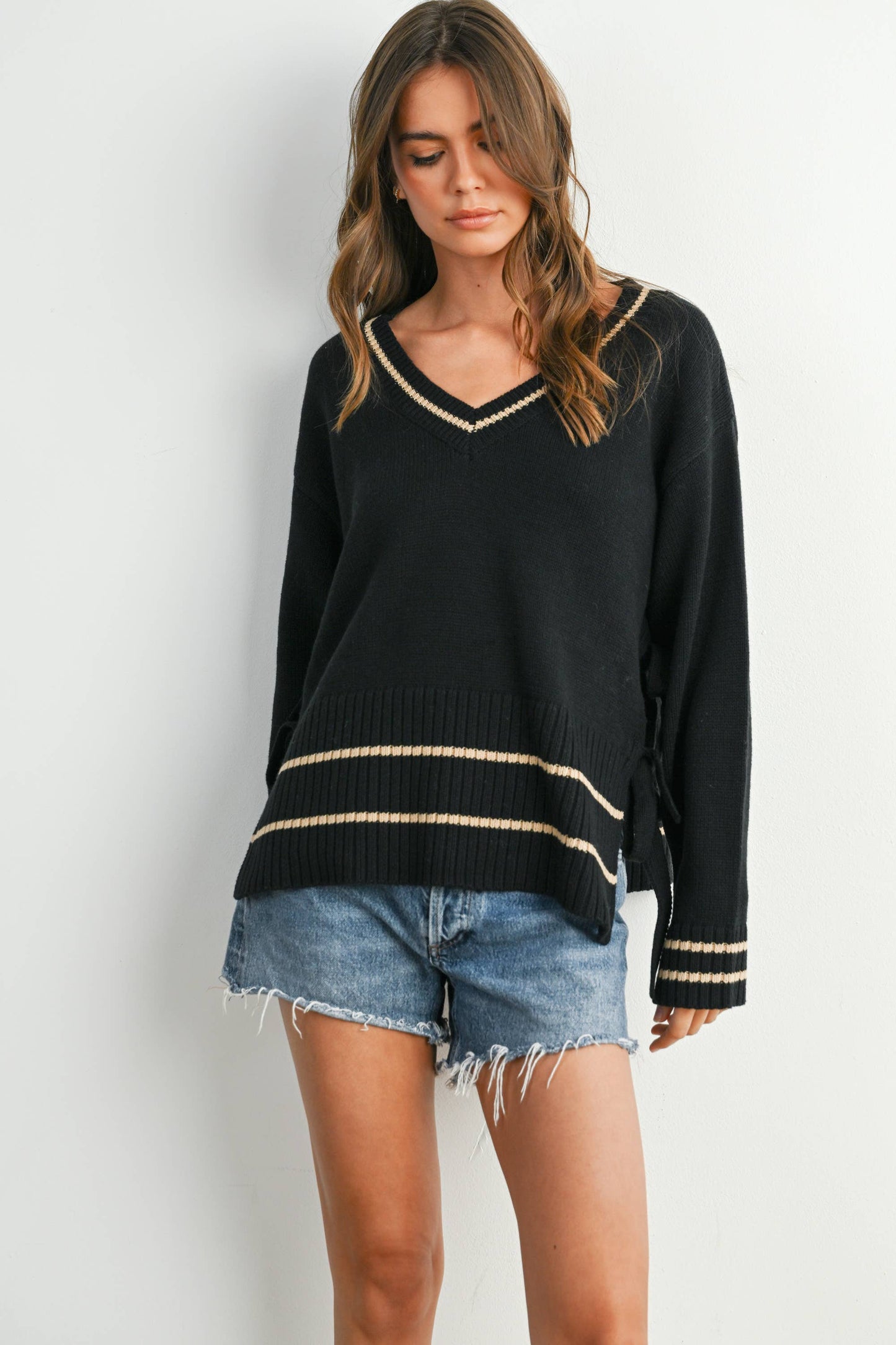 V-Neck Trimmed Long Sleeve Top - BMW7902: BLACK / TAUPE / S