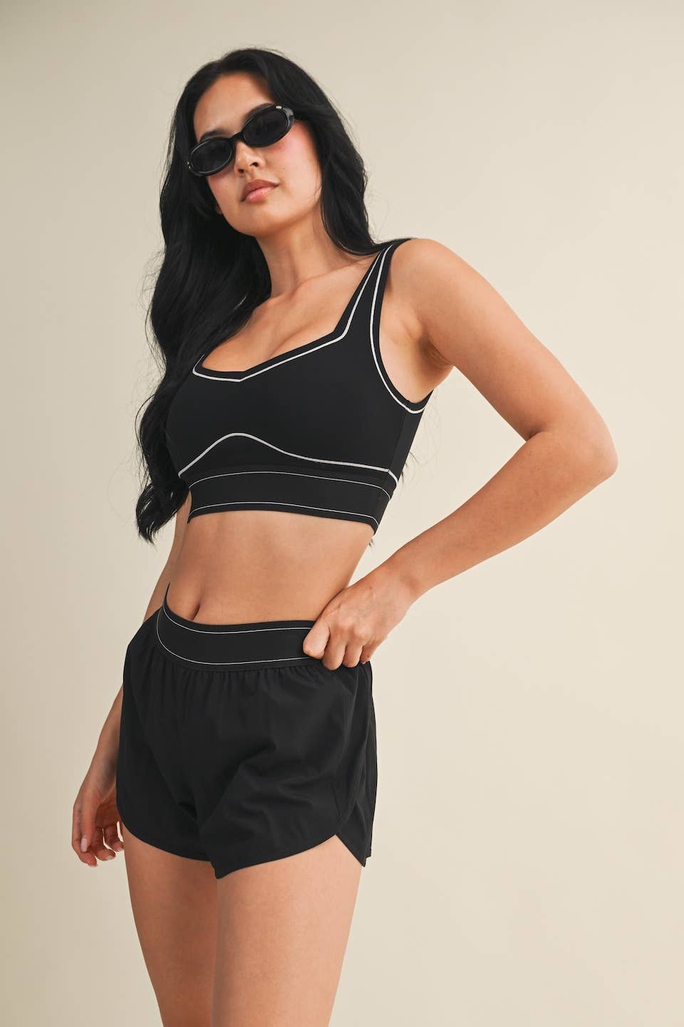 Contrast Thread Sports Bra: Black / L
