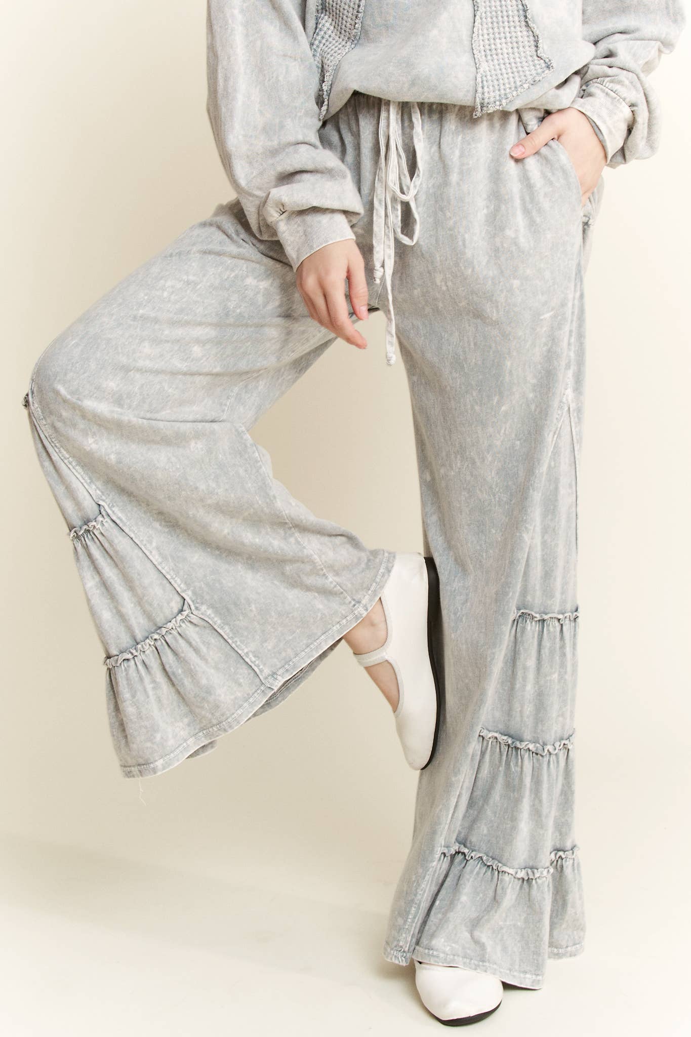 MineralWash SideRuffle Flare pants HP5881.: Silver Grey / S-M-L / 2-2-2