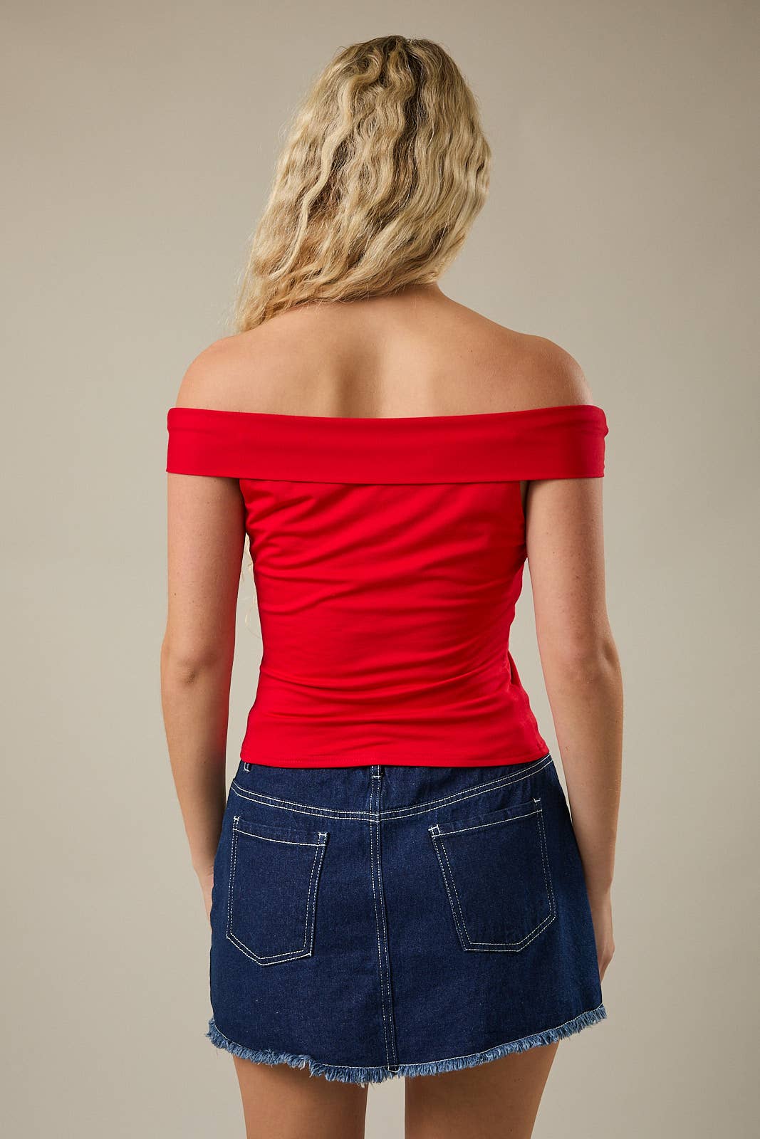 OFF THE SHOULDER TWIST TOP: Black / S