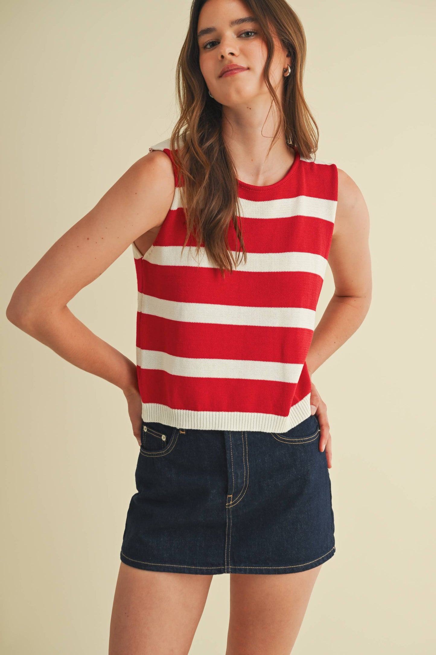 CSW18027 - STRIPED SLEEVELESS 4TH OF JULY SWEATER: Red / M