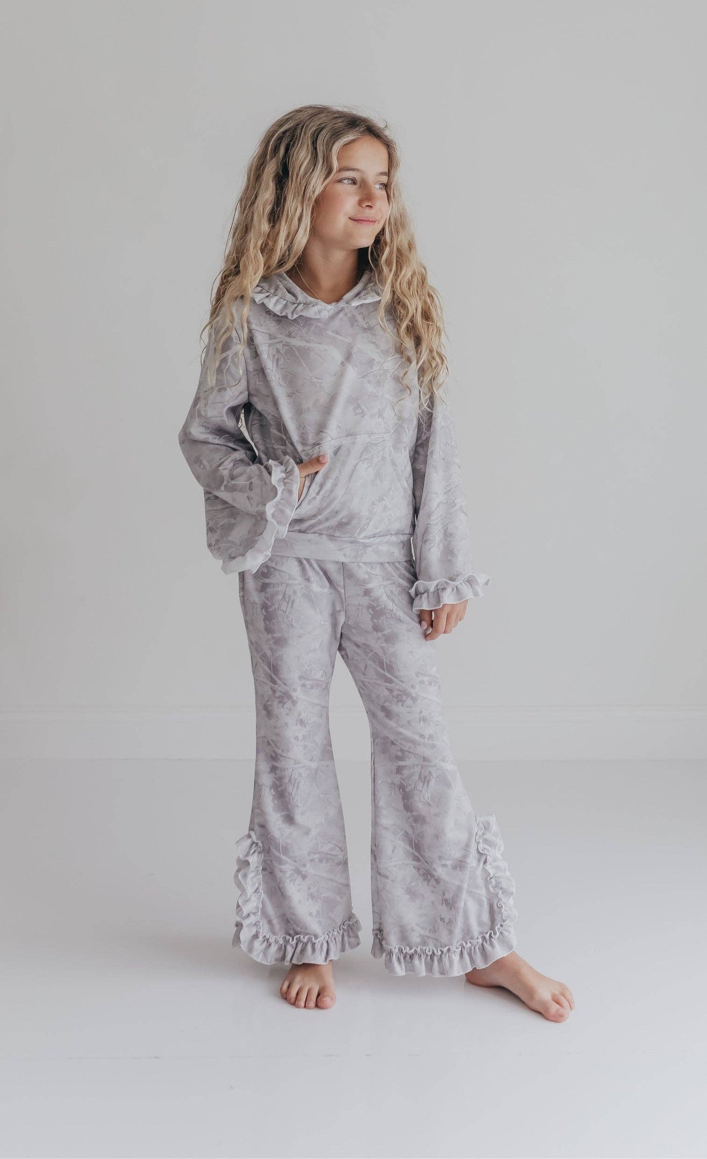 Kids Light Gray Camo Hooded Ruffle Pocket Lounge Set: 5/6